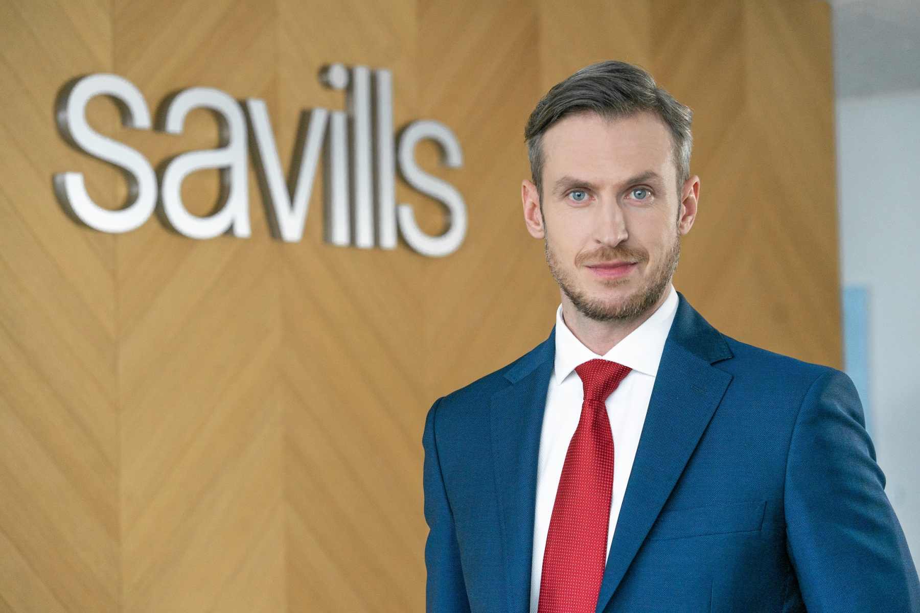 /uploads/posts/635176a4d5d604829656253e6ea25bb35d3f71f2/images/Kamil Szymański Savills_low res.png